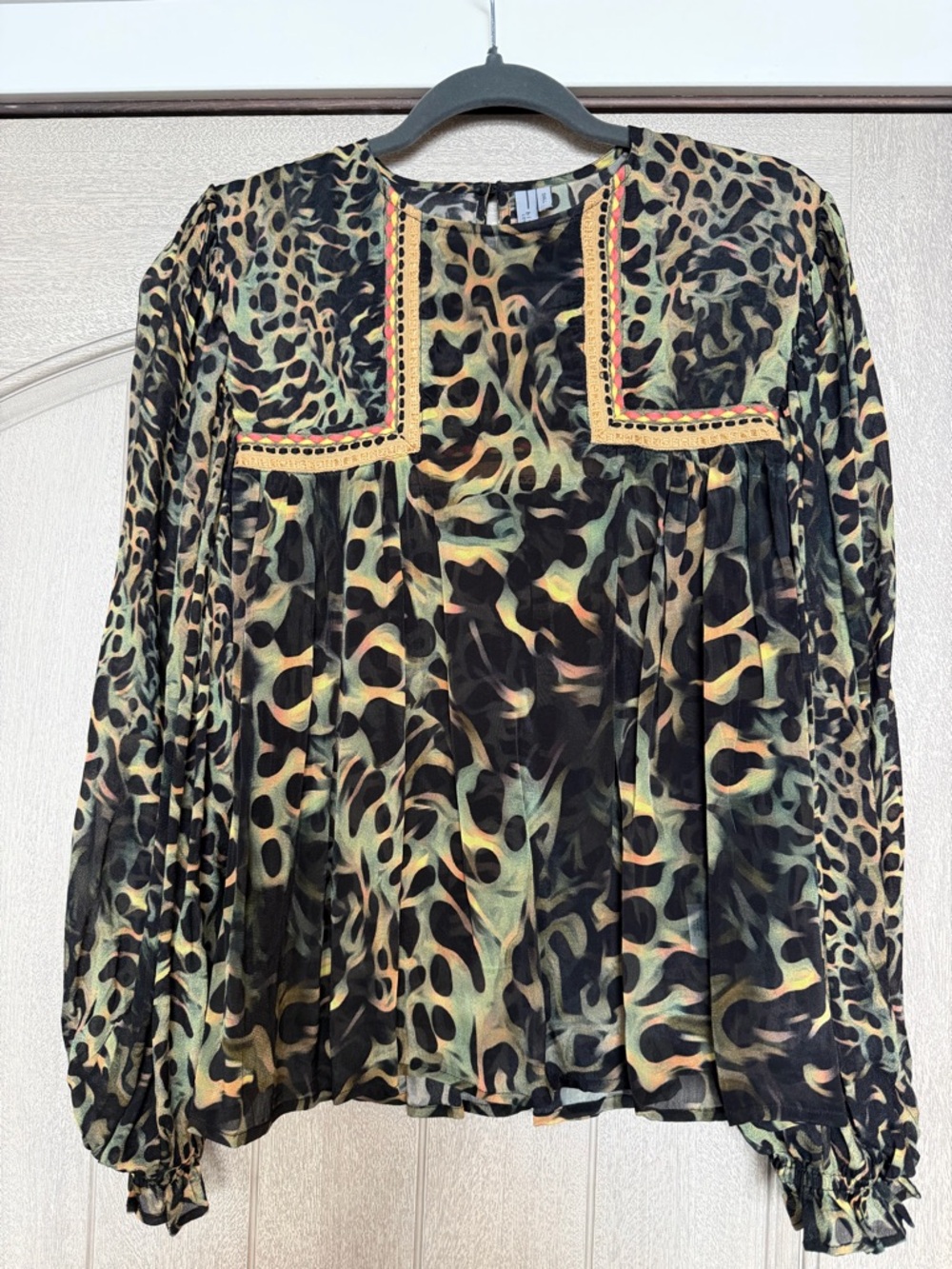 EUC Anthropologie Blank London animal print watercolor balloon sleeve blouse S
